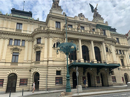 Prager Schauspielhaus: Divadlo na Vinohradech.